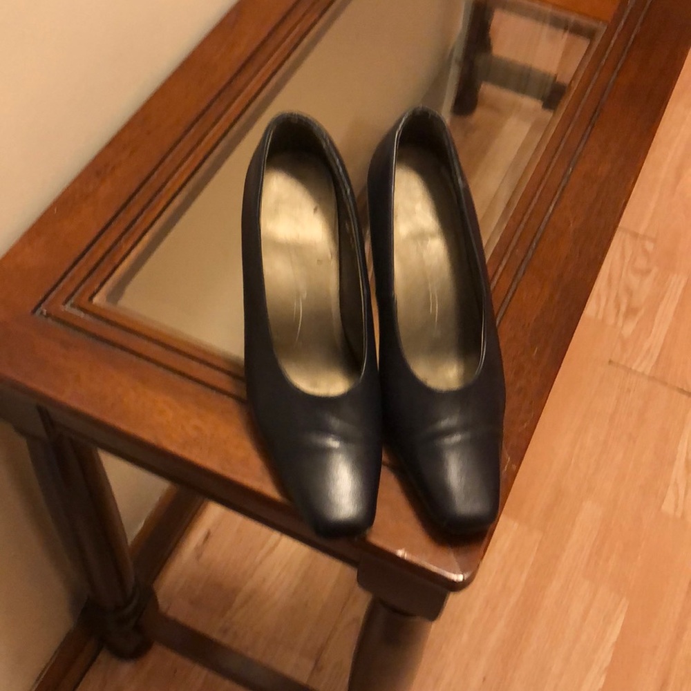 Women preowned Navy Blue Dress Shoes Size 10M